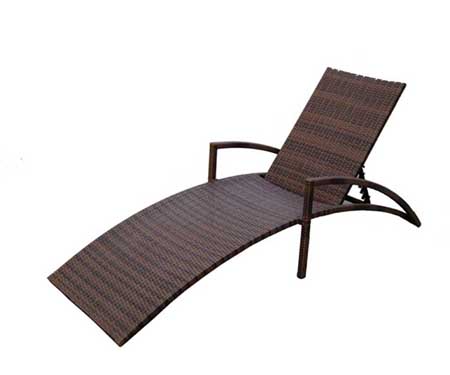 Aluminum Rattan sunlounger with wheels