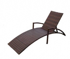 Aluminum Rattan sunlounger with wheels