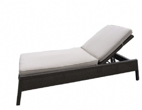 Aluminum Rattan sunlounger with cushion